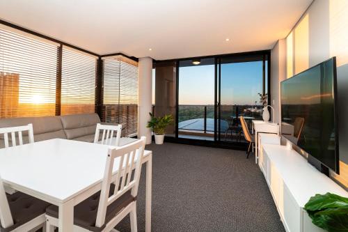 Adelaide Central Business District Apartment | Horizons 1402 - Free carpark