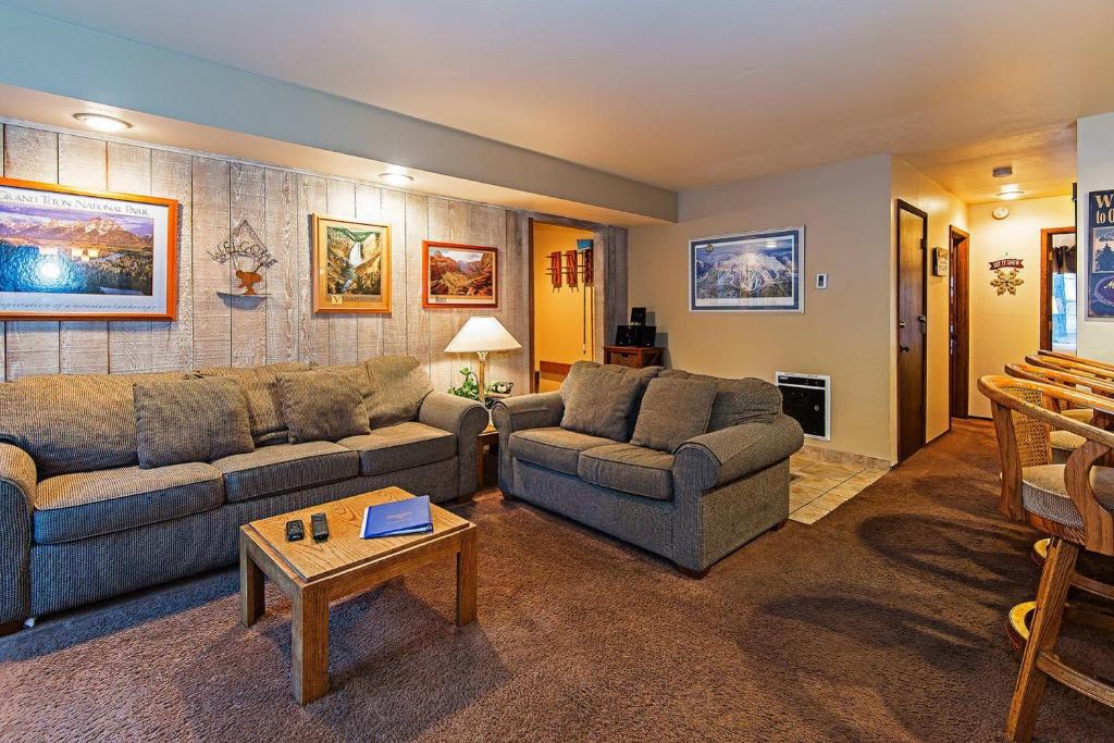 Mammoth Lakes House | Horizons 4 #167