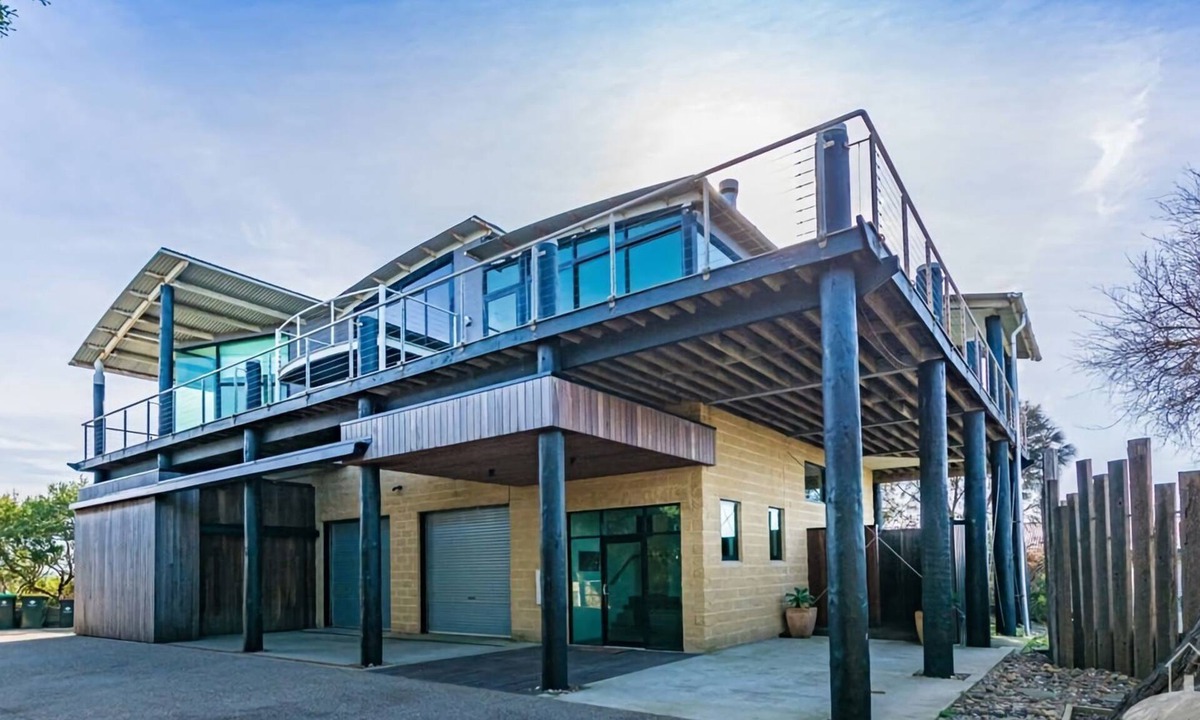 Sandy Point House | Horizons