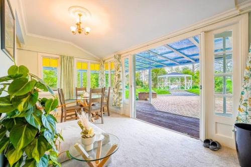 Dairy Flat House | Horse Club Retreat 3 Bedrooms