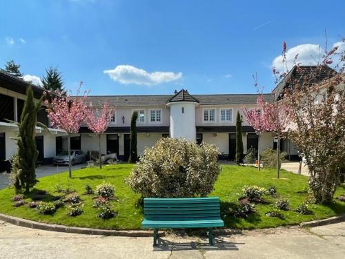 Saint-Martin-en-Biere Apartment | Horse dream