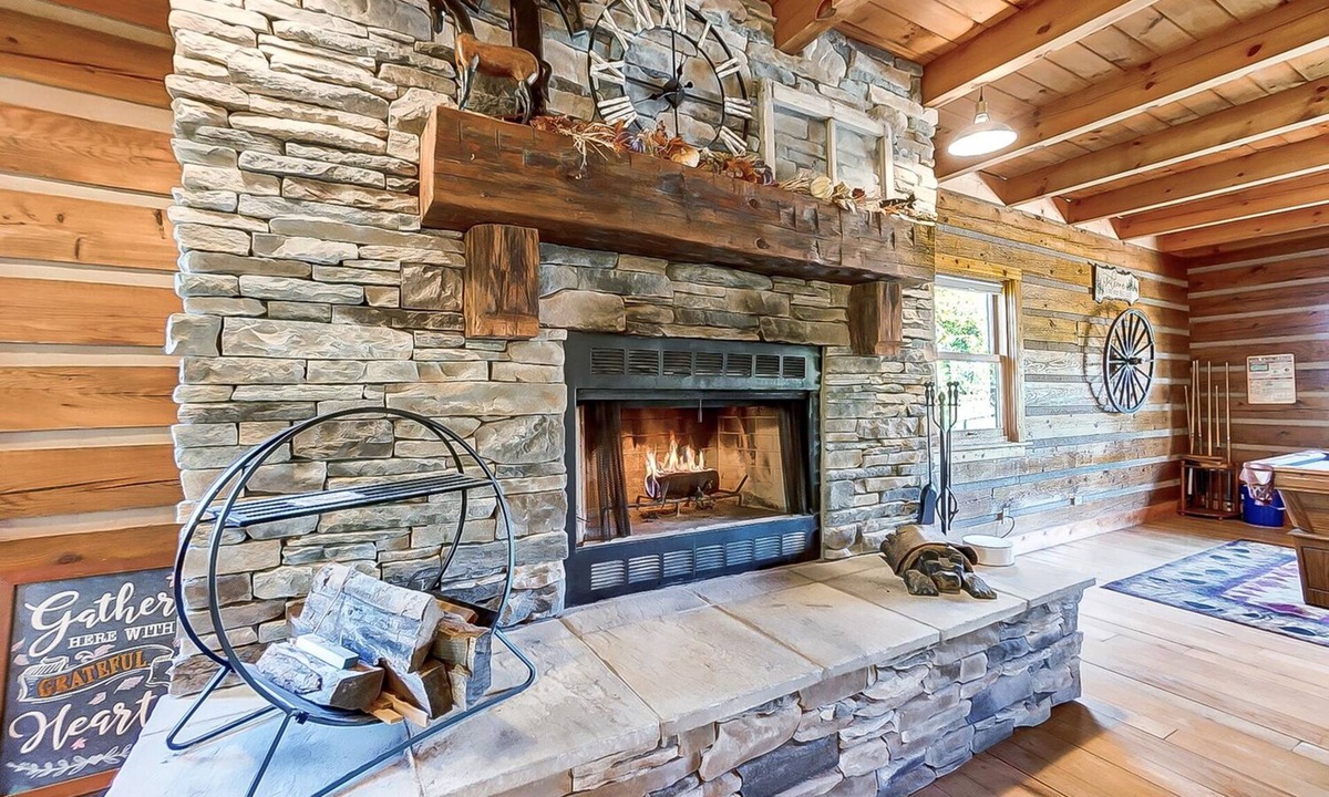 Loveland Cabin | Horse Ranch Log Home w/Hot Tub & Lake!