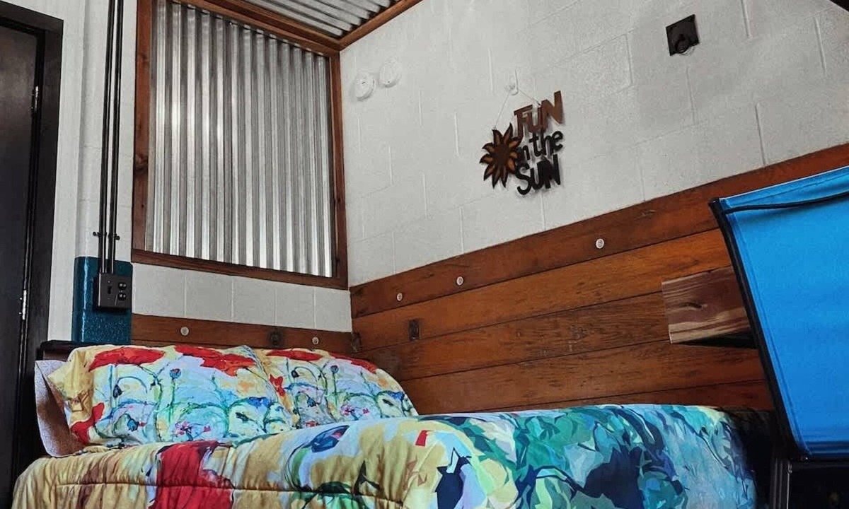 Lebanon Hostel | Horse Stall Suite 7 TOM JONES B & B Fun!