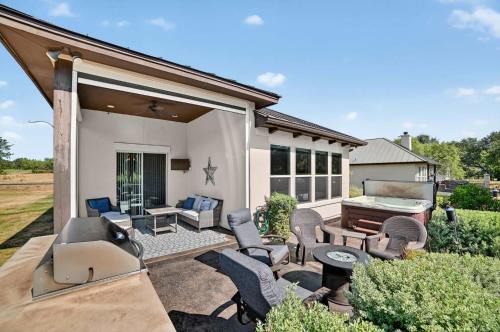 Horseshoe Bay West House | Horseshoe Bay Hideout