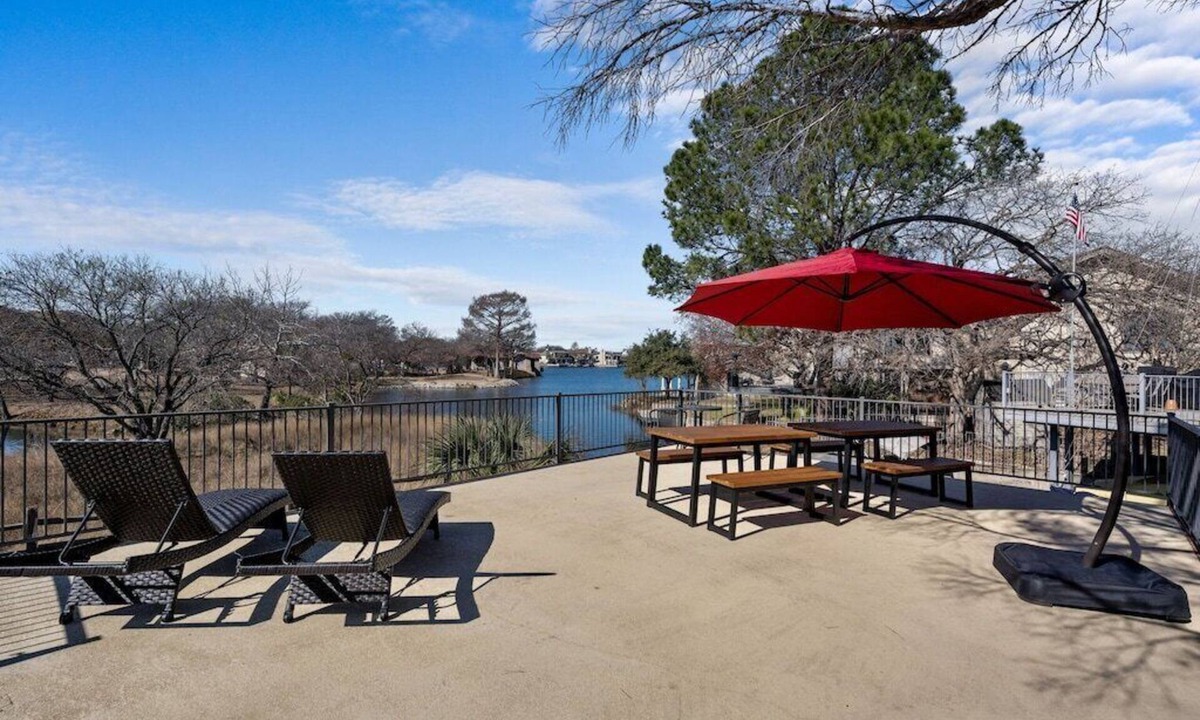 Horseshoe Bay House | Horseshoe Bay - Lakefront + Pool - Lucy on the Lake