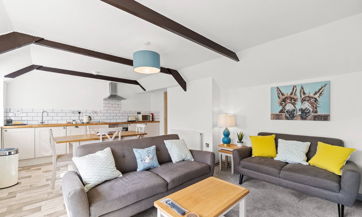 Helston House | Horseshoe Cottage @ Arrowan Common Farm