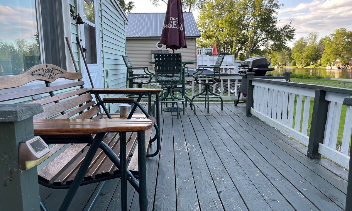 Clay Cottage | Horseshoe Island Cottage