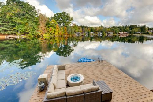 South Byron House | Horseshoe Lake Vacation Rental w/Deck & Kayaks!