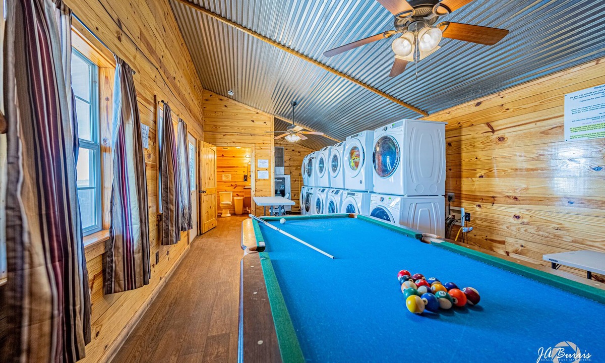Midland House | Horseshoe Lodges Cabins & RV Park