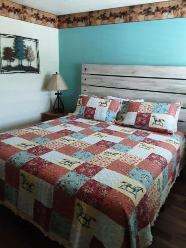 Canyon Lake Hotel | Horseshoe Riverside Lodge