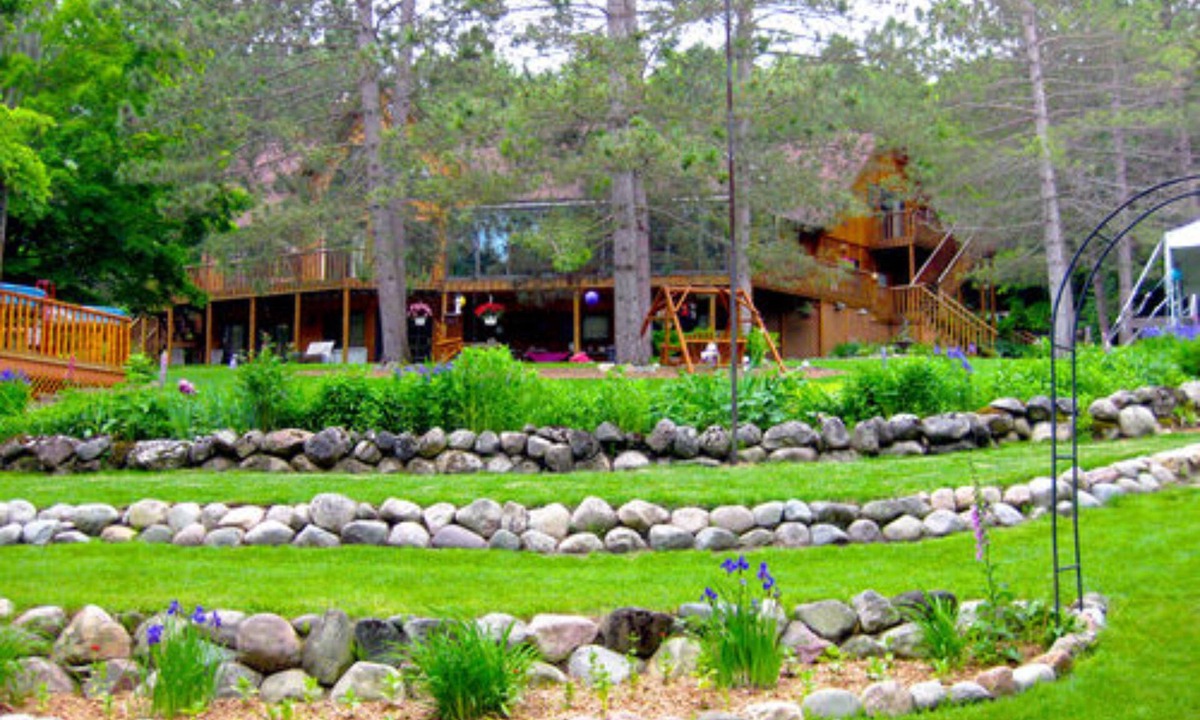 Charlevoix Bed & Breakfast | Horton Creek Inn B&B