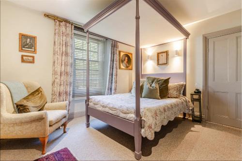 Brixham House | HORTUS HOUSE - Regency style apartment with attached parking
