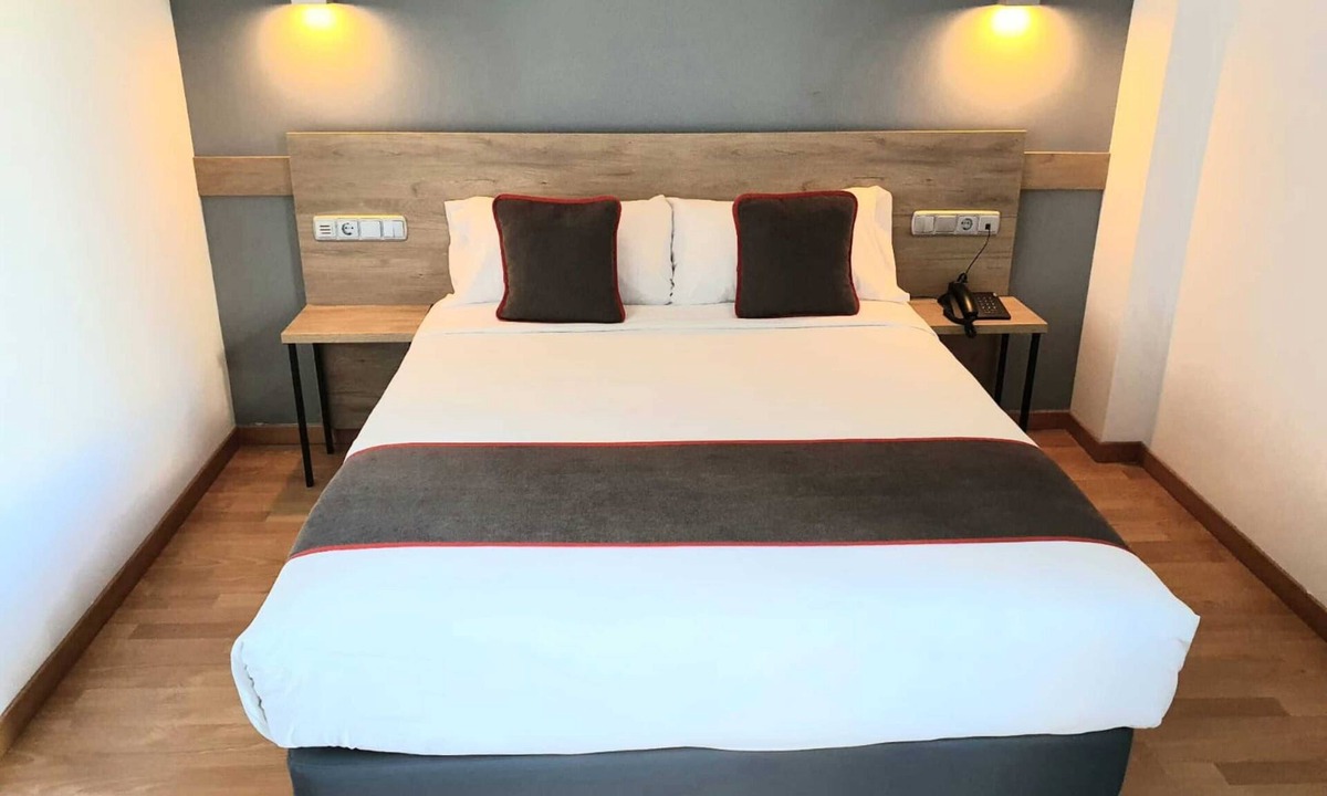 Medina de Rioseco Hotel | Hospedium Hotel Vittoria Colonna