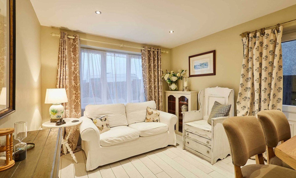 Grassington Condo | Host and Stay | 36 Hardy Meadows