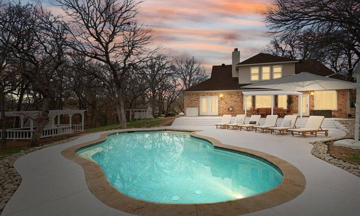 Azle House | ★Host Events! HEATED PrivatePool/Outdoor Dining/GameRoom/Playground★