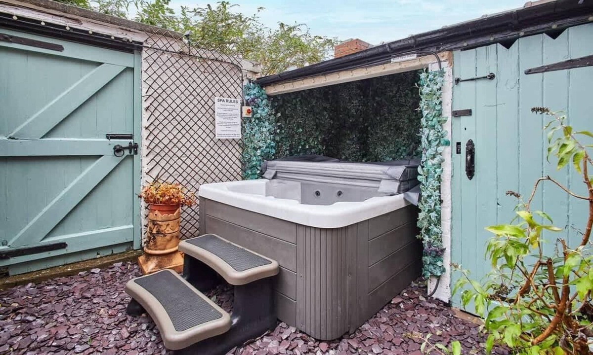 West Cliff House | Host & Stay | Allium House