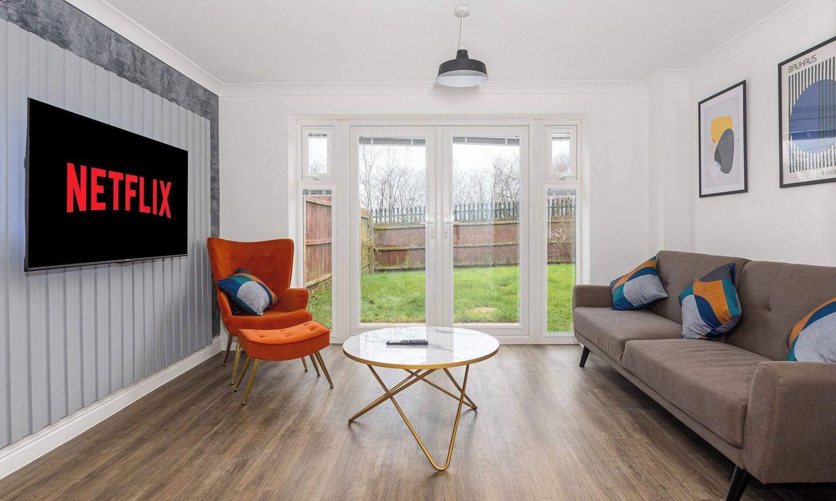 Corby House | Host & Stay | Bluebell Close