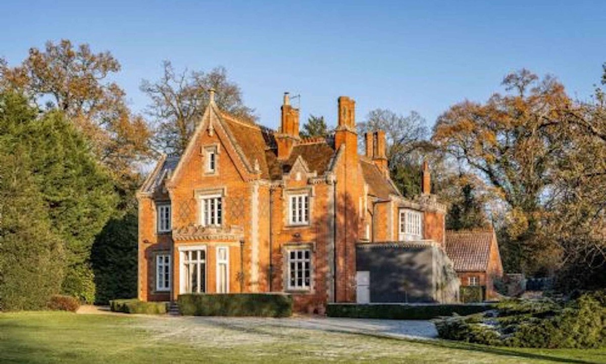 Diss House | Host & Stay | Bressingham Lodge