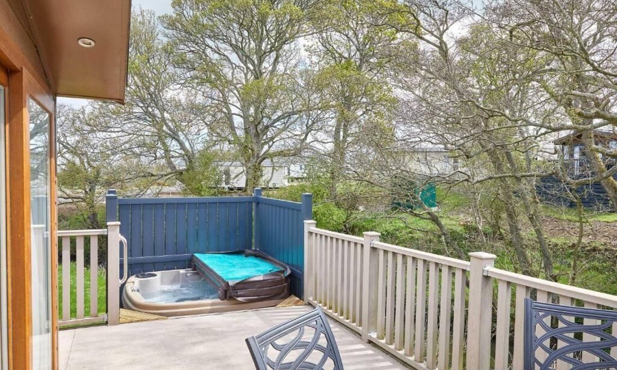 Morpeth Cabin | Host & Stay | Butterfly Lodge