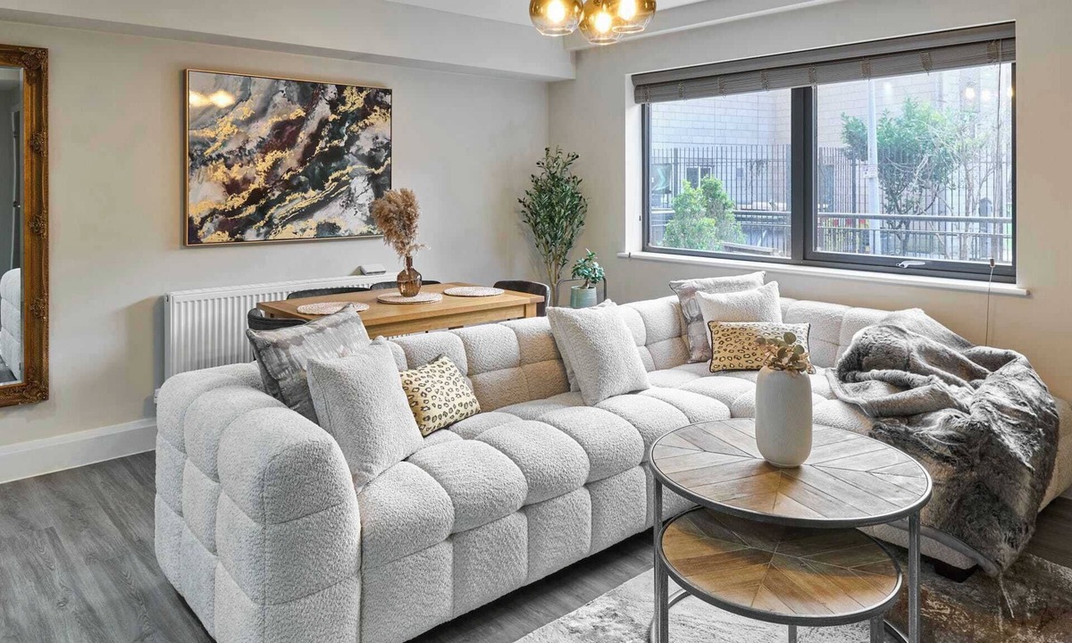 Baltic Triangle House | Host & Stay | Chic Townhouse by the Docks