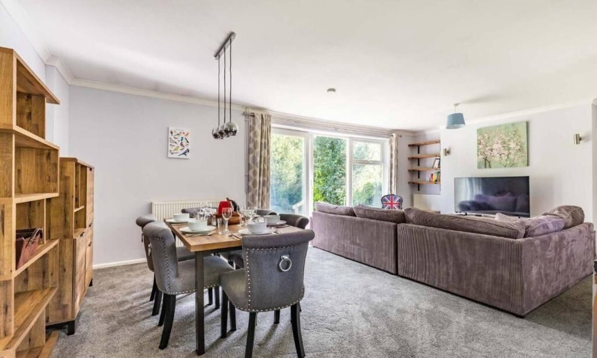 Coltishall House | Host & Stay | Church Close