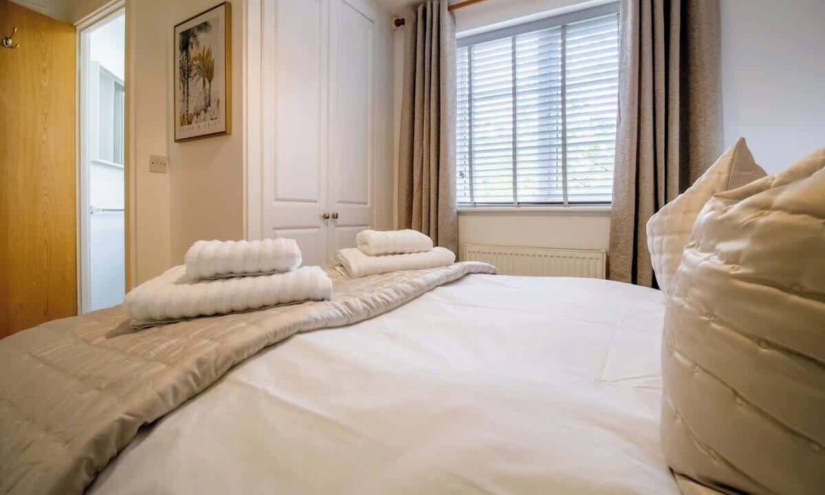 Milton Malsor Apartment | Host & Stay | Clover Field