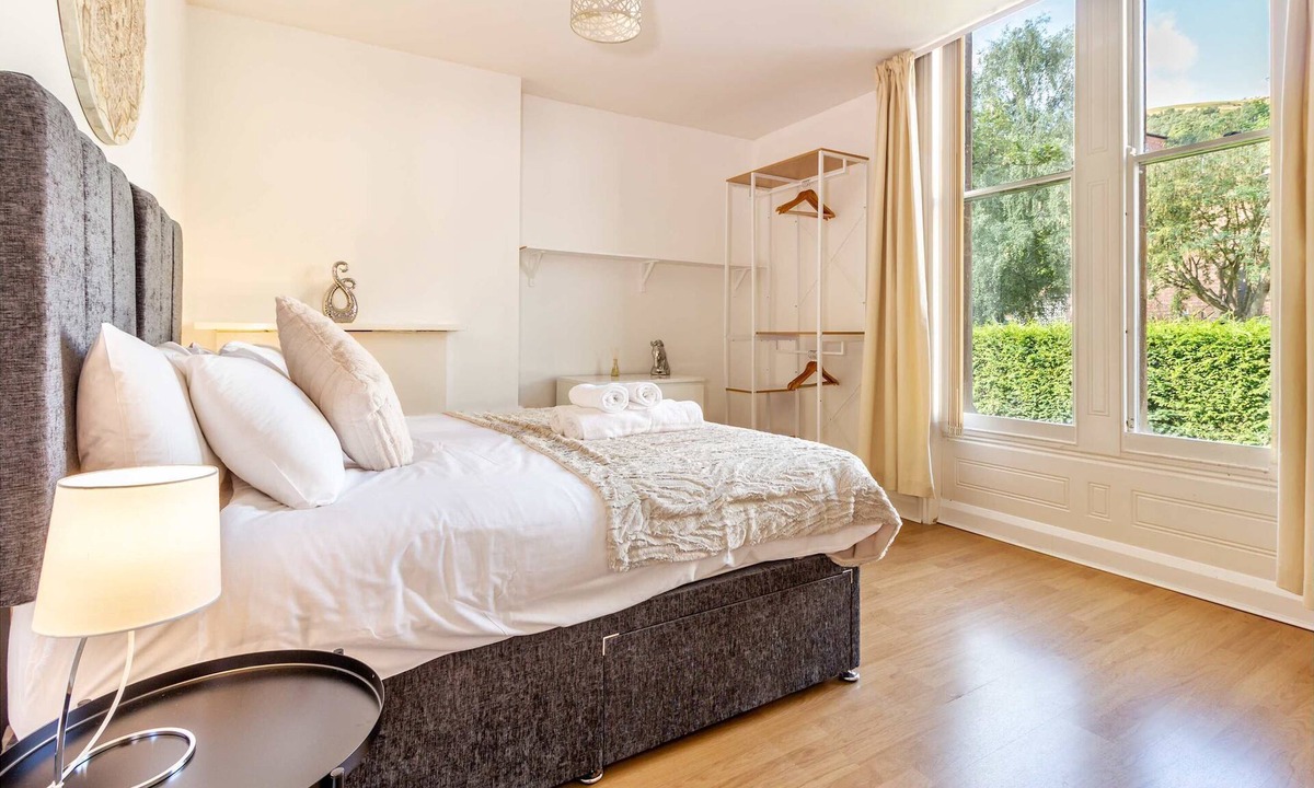 Malvern Condo | Host & Stay | Club Chambers