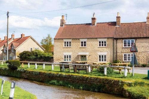 Hovingham House | Host & Stay - Corner House