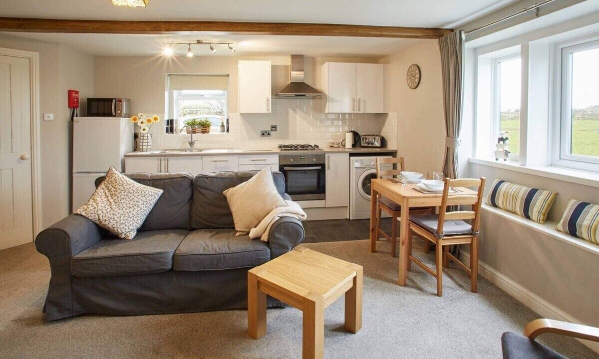 Flockton House | Host & Stay | Cosy Cottage