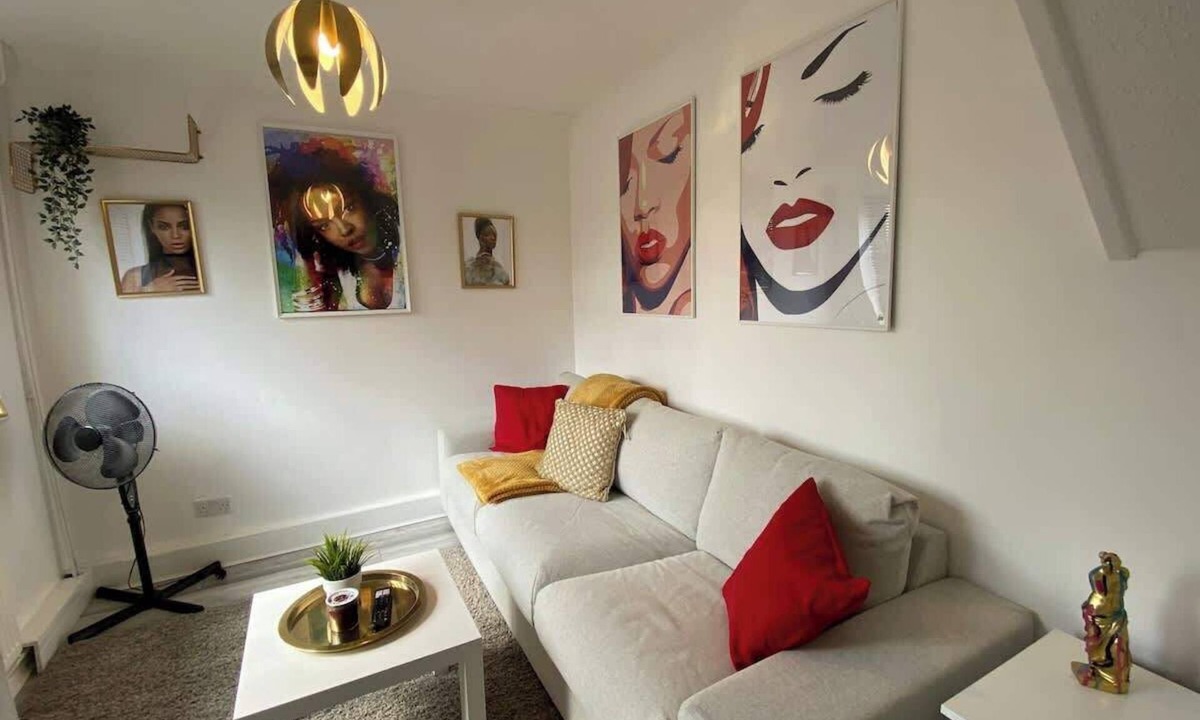 Milton Keynes House | Host & Stay | Cotman Close