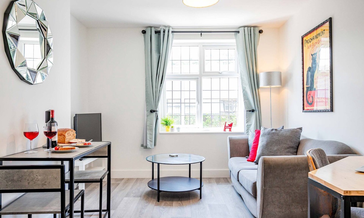 Caterham Apartment | Host & Stay | Croydon Road Apartment