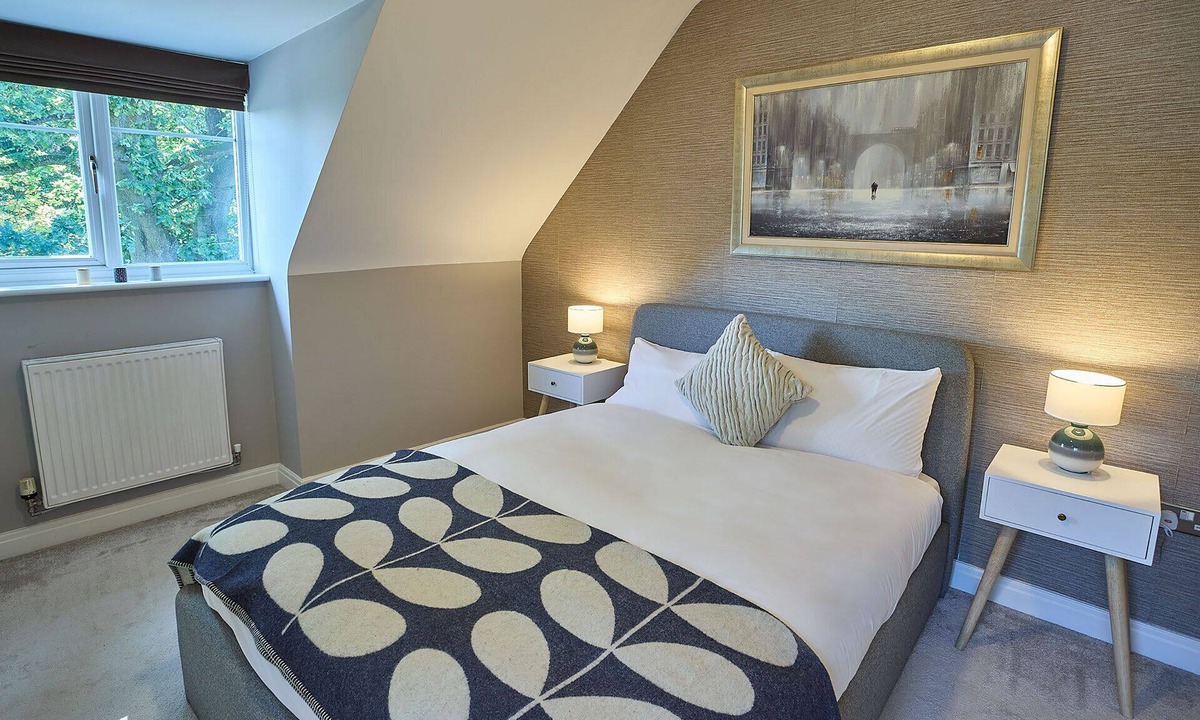 Barnt Green Apartment | Host & Stay | Danford Court