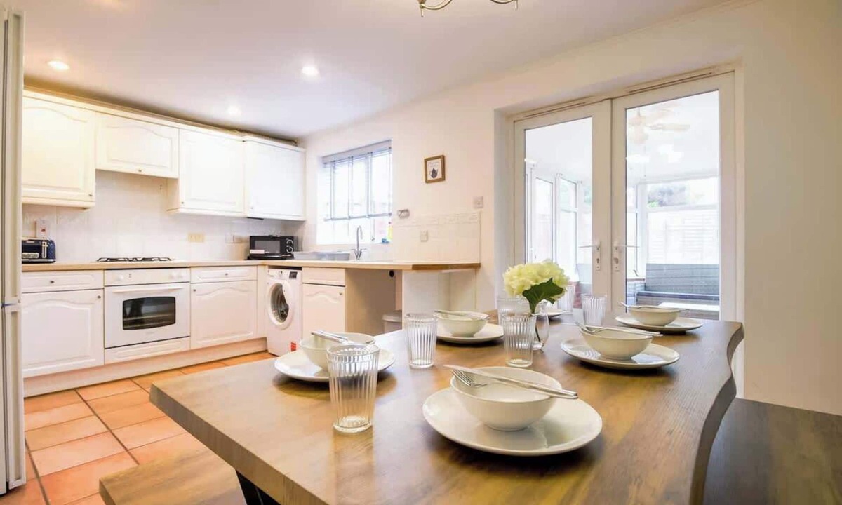 Milton Malsor House | Host & Stay | Great Ground Walk