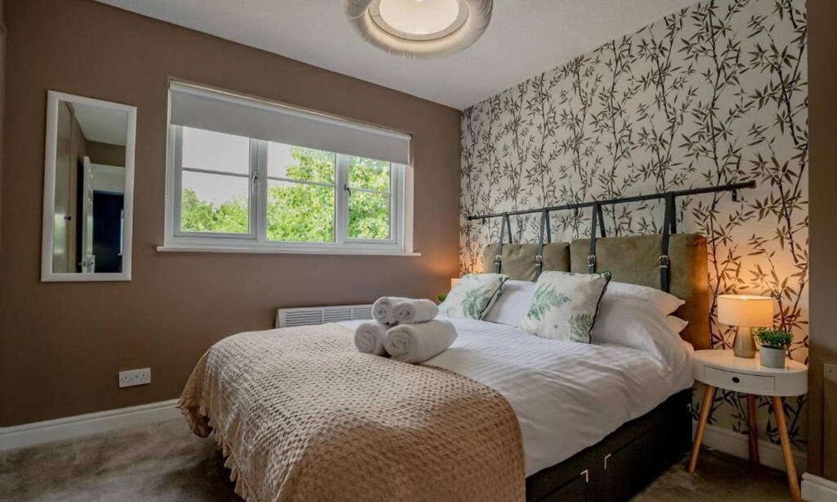 Worcester House | Host & Stay | Hales Orchard