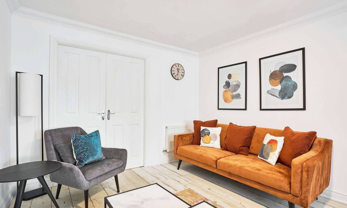 Launceston House | Host & Stay | Hazelnut House