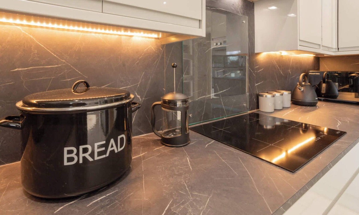 Pottersbury House | Host & Stay | High Gables