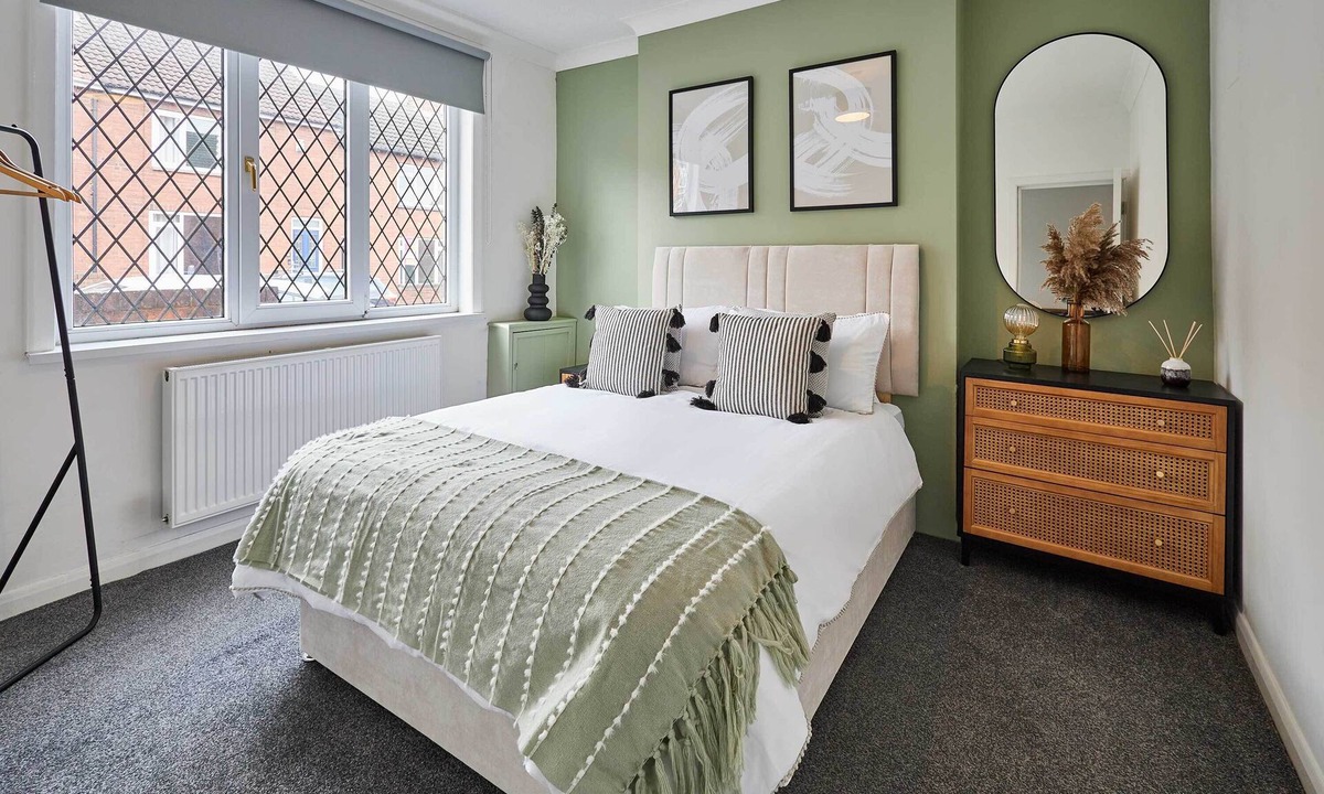 Castleford House | Host & Stay | Joffre Avenue