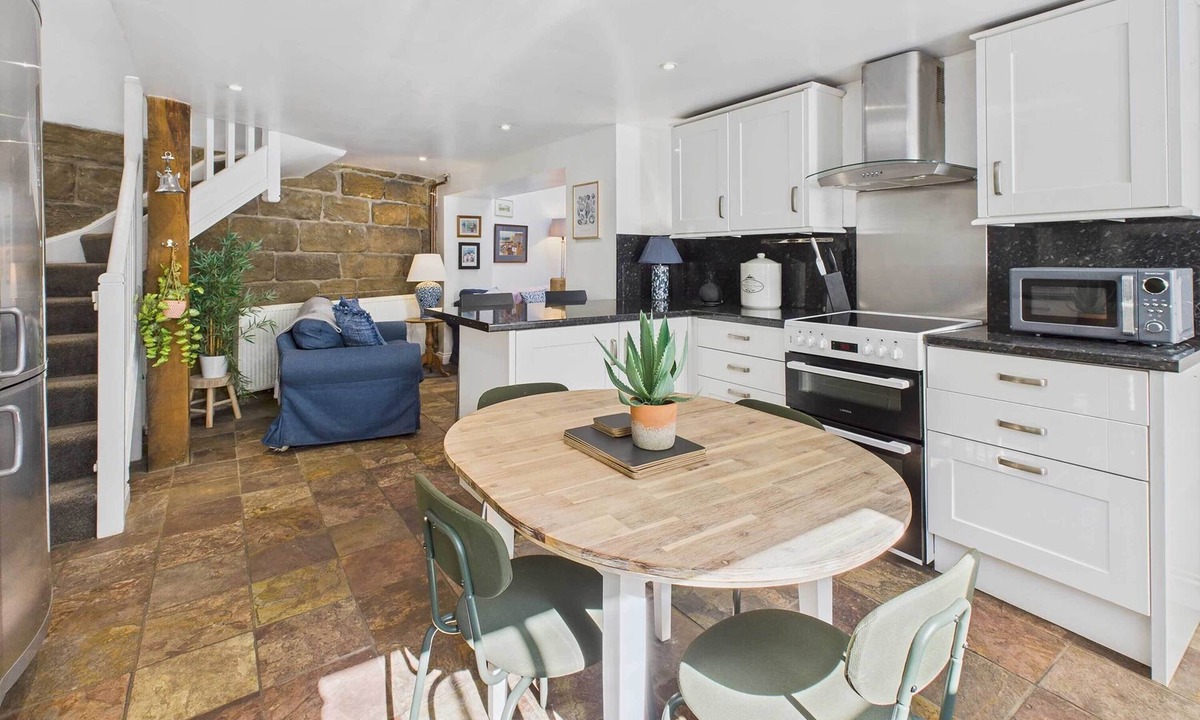 Staithes House | Host & Stay | Luna Cottage