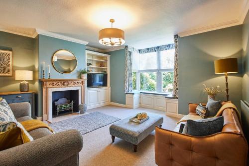 Middleton One Row House | Host & Stay - May Cottage