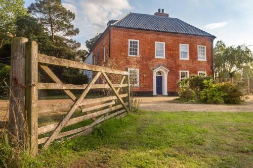 Dereham House | Host & Stay - Mill House