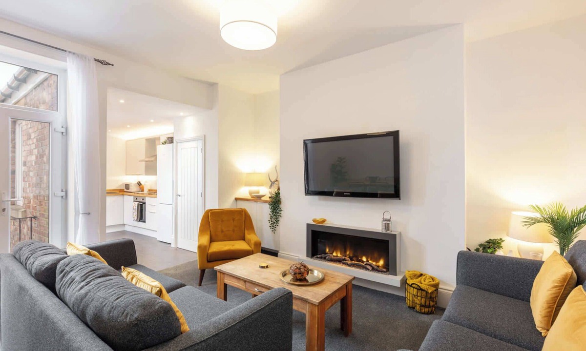 Westoe Apartment | Host & Stay | North View