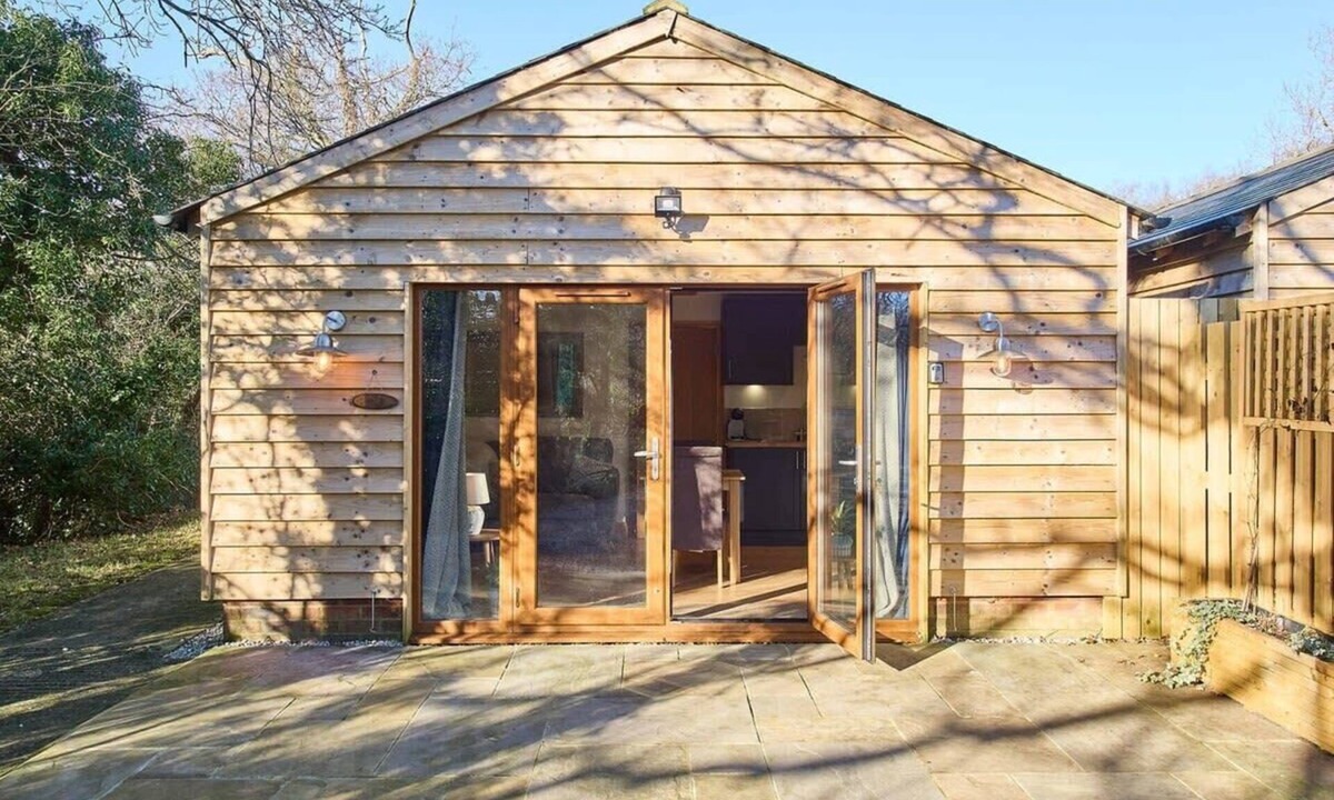 Aldington Ski Chalet | Host & Stay | Oak Barn