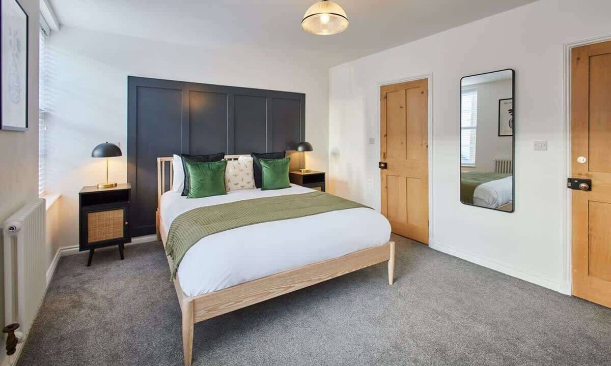 West Cliff House | Host & Stay | Penny Farthing Cottage