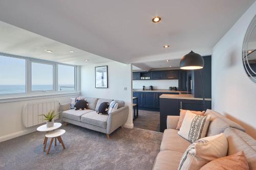 West Cliff Apartment | Host & Stay - Penthouse Pier View