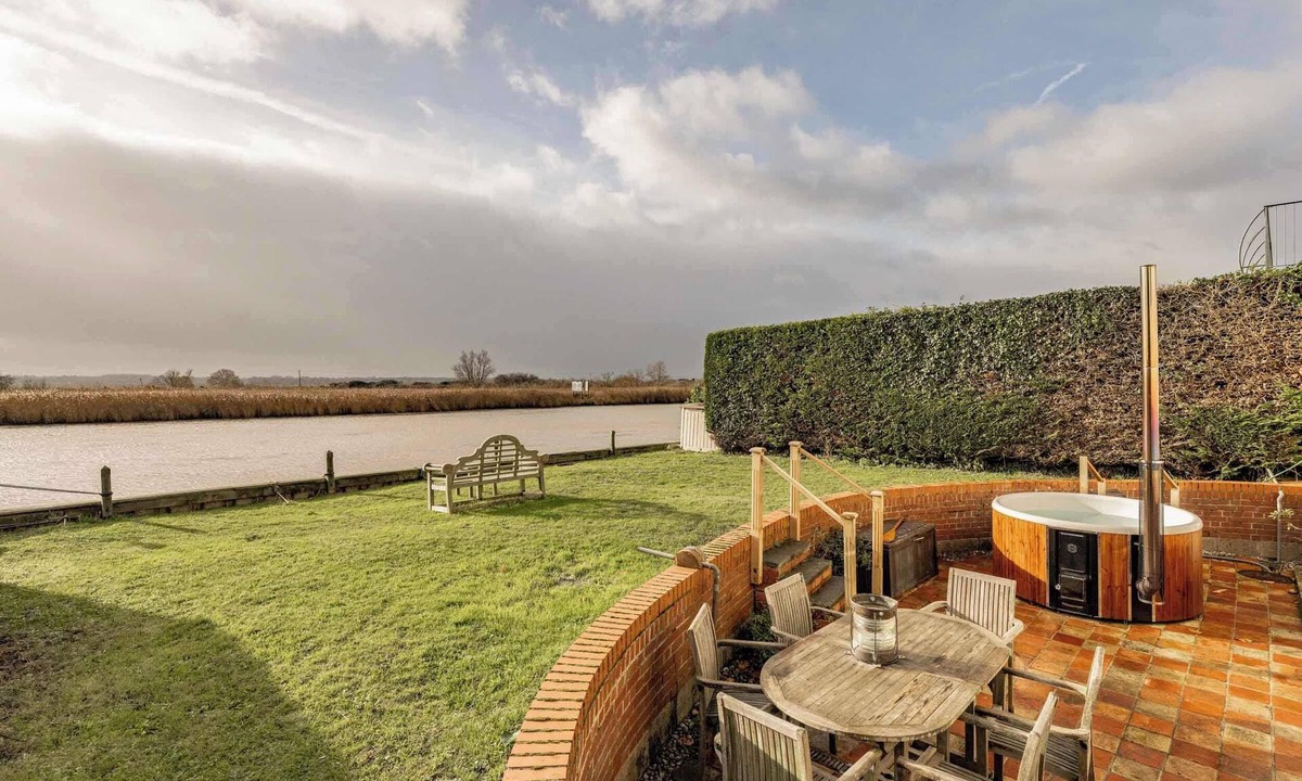 Reedham Cottage | Host & Stay | Riverside Cottage
