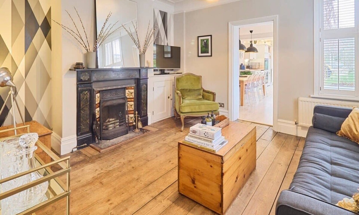 Canterbury Villa | Host & Stay | Roper Villa