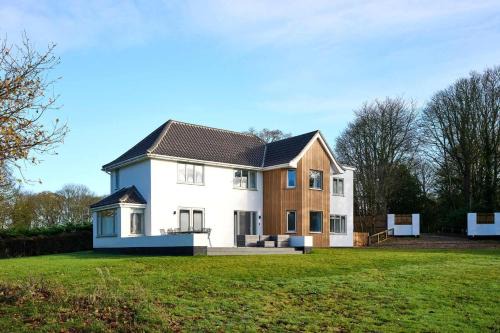 Taverham House | Host & Stay Roundwood House