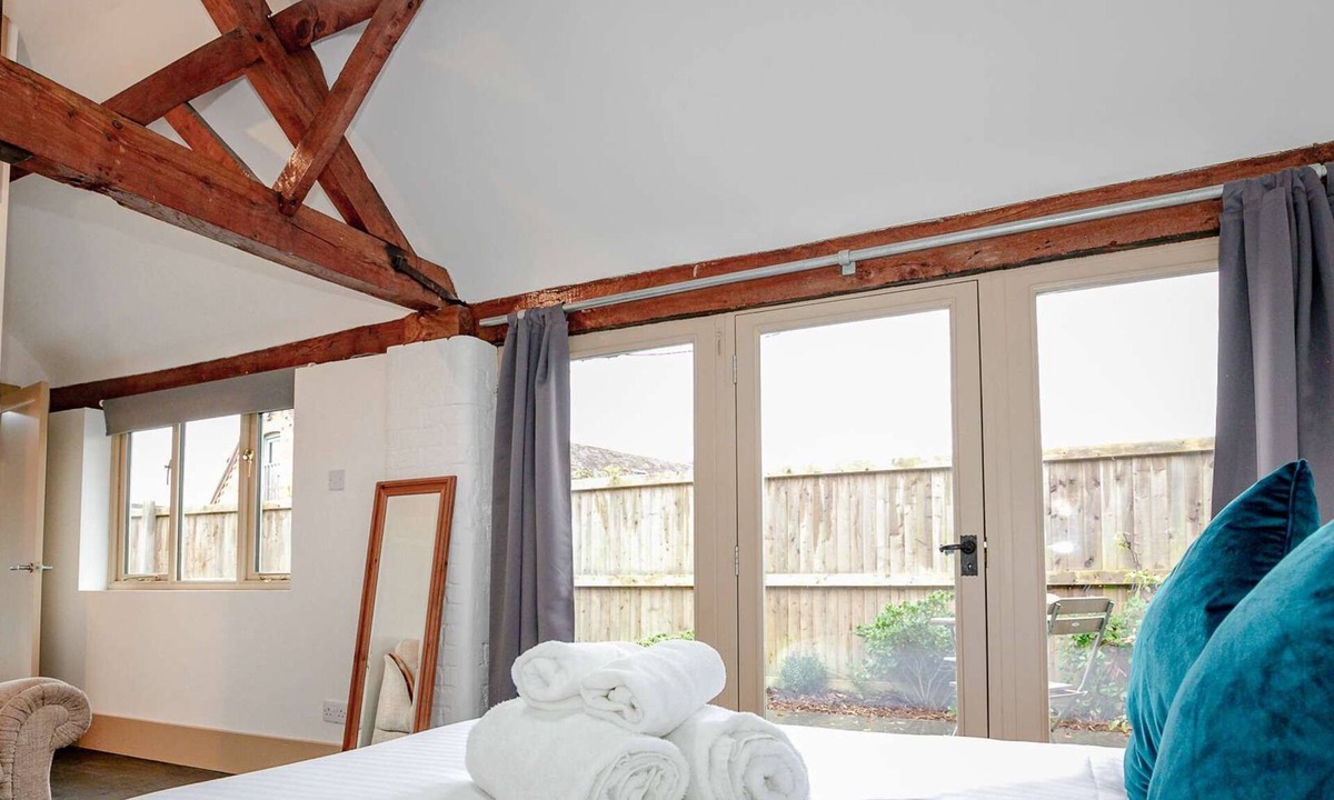 Broughton Hackett House | Host & Stay | Snodsbury Barn