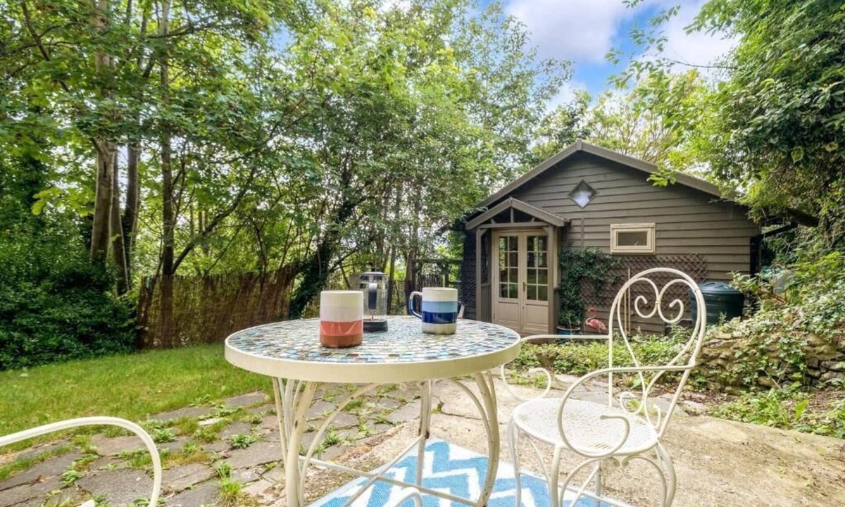 Brighton City Centre Cabin | Host & Stay | The Eco Cabin