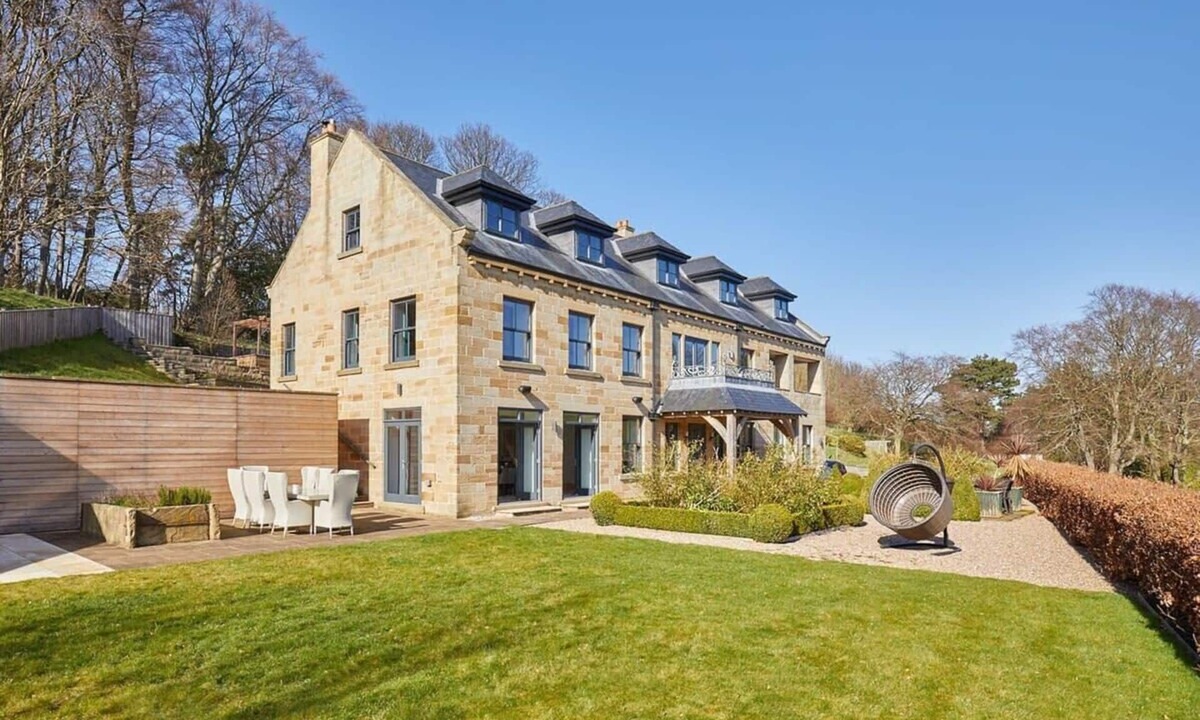 Sandsend House | Host & Stay | The Lakehouse